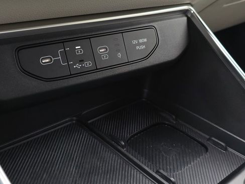 Certified 2025 Kia Carnival SX image 34