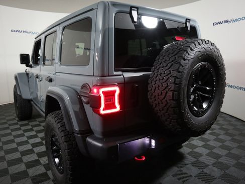 Used 2024 Jeep Wrangler Unlimited Rubicon AWD/4WD image 9