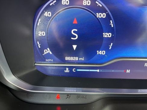 Used 2023 Chevrolet Suburban Premier image 39