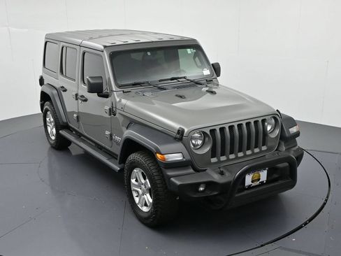 Used 2018 Jeep Wrangler Unlimited Sport S AWD/4WD image 16