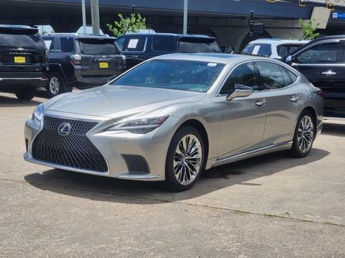 Used 2022 Lexus LS 500 w/ Accessory Package (Z2) RWD image 3