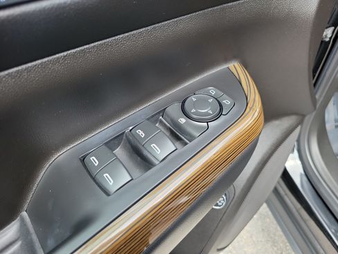 Used 2023 GMC Acadia SLE w/ Driver Convenience Package FWD image 25