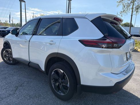 Certified 2024 Nissan Rogue SV FWD image 3