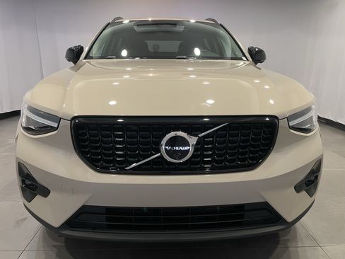 Used 2025 Volvo XC40 B5 Plus w/ Climate Package AWD/4WD image 2