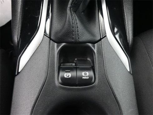 Certified 2025 Toyota Corolla Cross LE image 9