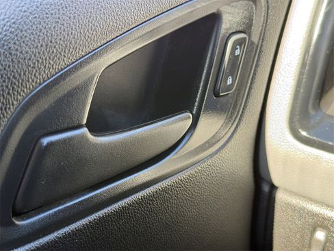 Used 2018 Chevrolet Colorado W/T image 20