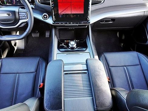 Certified 2025 Jeep Wagoneer Series II image 22