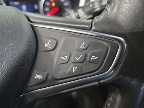 Used 2020 Chevrolet Equinox LT w/ Driver Convenience Package image 19