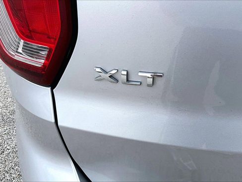 Used 2018 Ford Explorer XLT w/ Equipment Group 201A AWD/4WD image 8