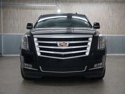 Used 2020 Cadillac Escalade Luxury image 2
