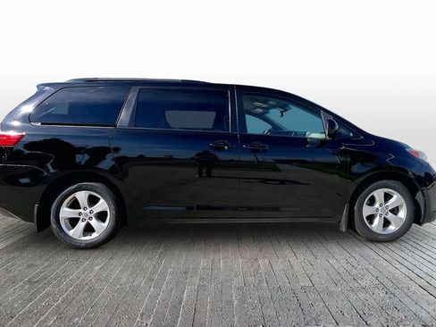 Used 2017 Toyota Sienna LE FWD image 8