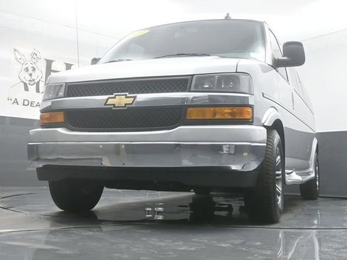 Used 2023 Chevrolet Express 2500 Extended image 4