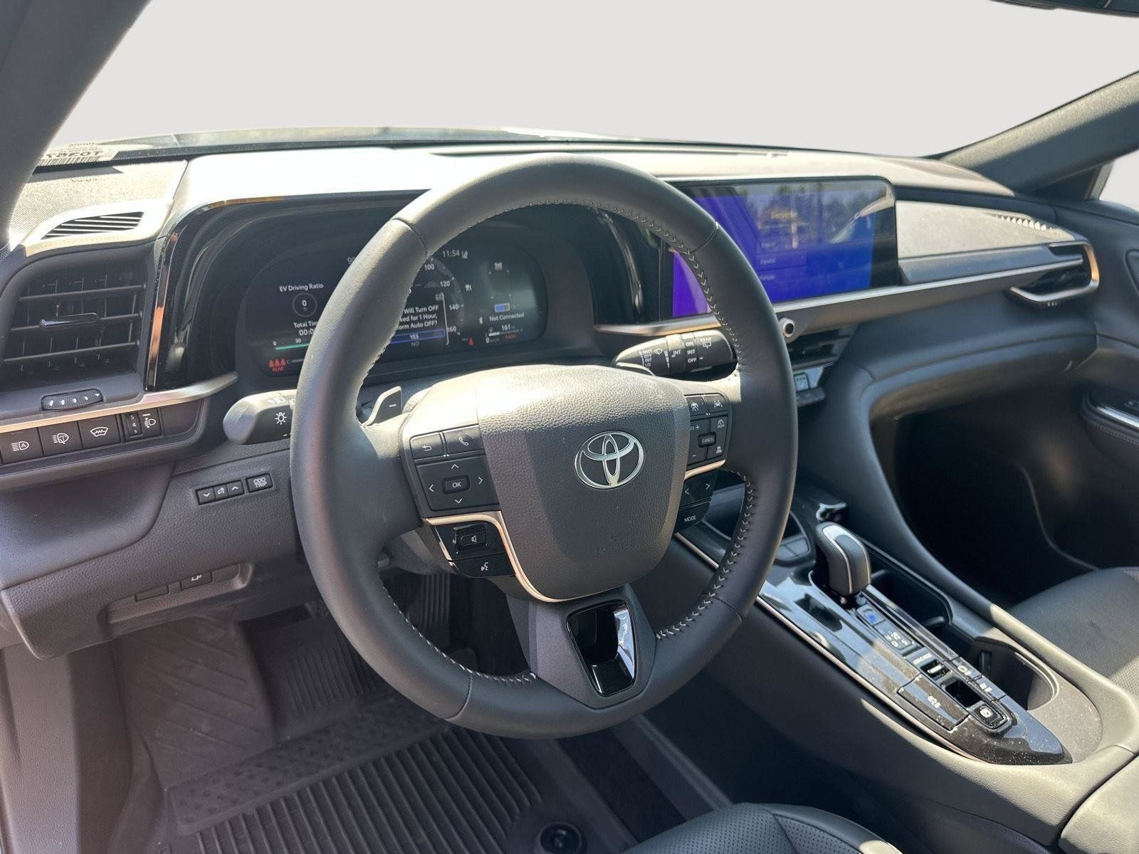 Used 2025 Toyota Crown Signia AWD/4WD image 10