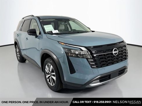 Certified 2026 Nissan Pathfinder SL FWD image 3