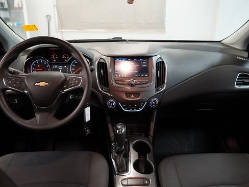 Used 2019 Chevrolet Cruze LT image 9