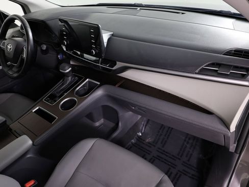 Used 2021 Toyota Sienna XLE image 31