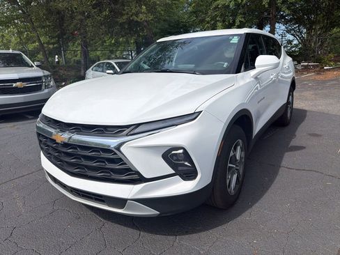 Used 2025 Chevrolet Blazer LT FWD image 1