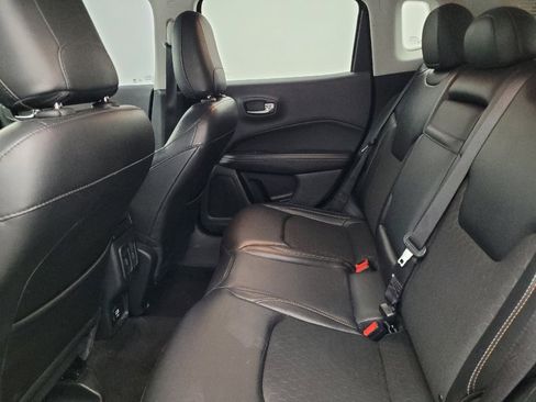 Used 2018 Jeep Compass Latitude image 18