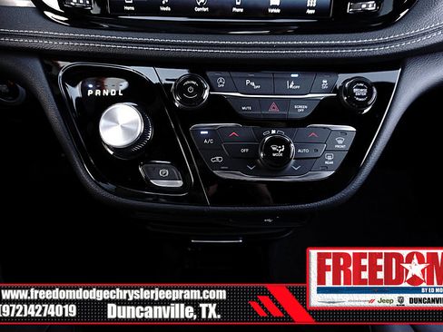 New 2026 Chrysler Pacifica Select image 23