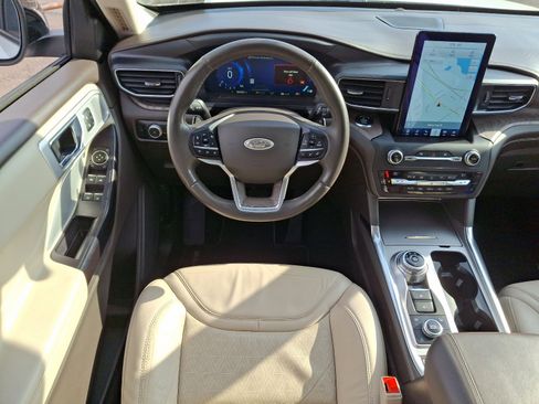 Used 2020 Ford Explorer Platinum w/ Premium Technology Package image 12