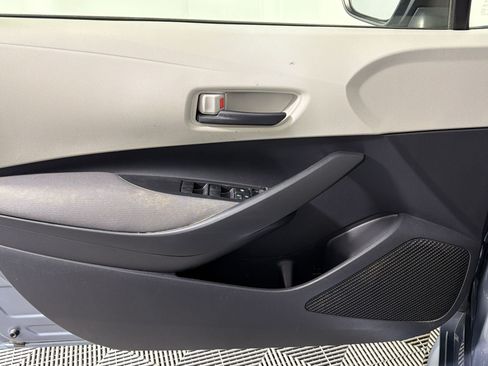 Used 2022 Toyota Corolla LE FWD image 12