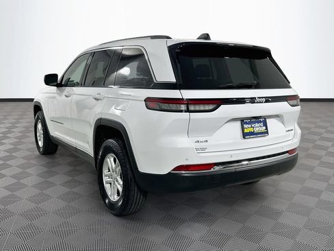 Used 2023 Jeep Grand Cherokee Laredo AWD/4WD image 5