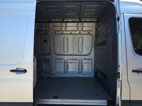 Used 2024 Mercedes-Benz Sprinter 2500 w/ Acoustic Package image 26