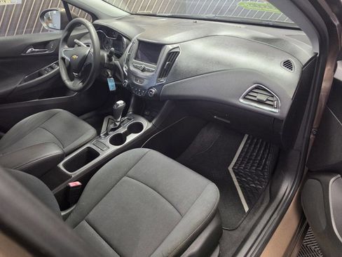 Used 2019 Chevrolet Cruze LS FWD image 16