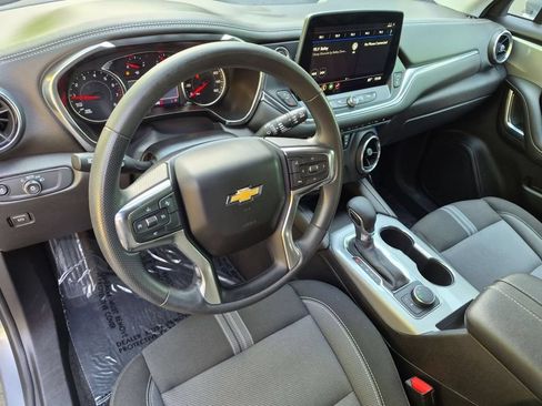 Used 2025 Chevrolet Blazer LT FWD image 12