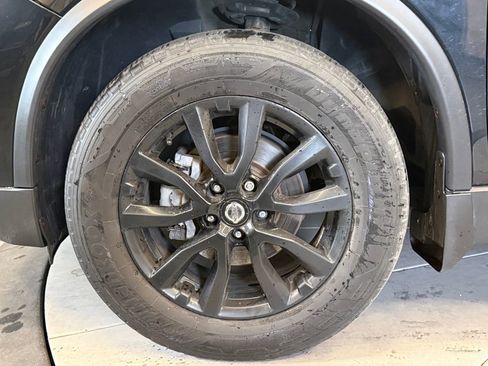 Used 2018 Nissan Rogue SV w/ Premium Package AWD/4WD image 24