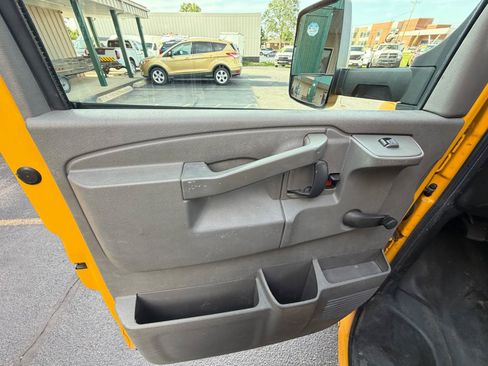 Used 2018 GMC Savana 3500 Extended w/ Driver Convenience Package RWD image 14
