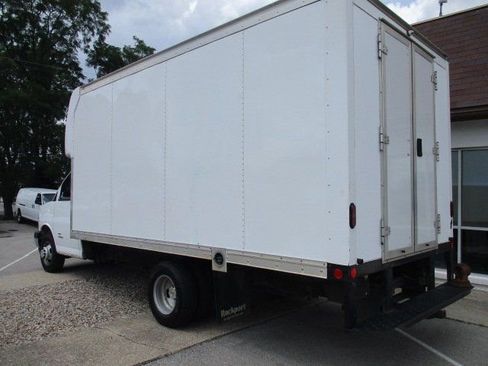 Used 2020 Chevrolet Express 4500 w/ Power Convenience Package image 5
