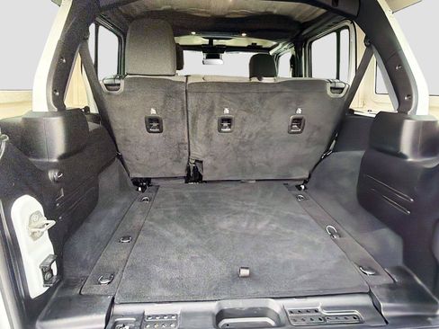 Used 2024 Jeep Wrangler Unlimited Rubicon AWD/4WD image 13