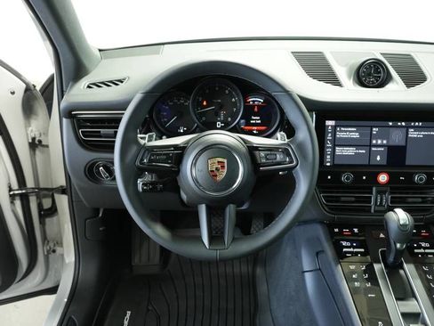 Certified 2026 Porsche Macan AWD/4WD image 13