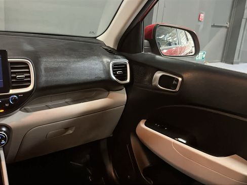 Used 2023 Hyundai Venue SEL FWD image 23