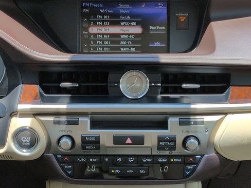 Used 2018 Lexus ES 350 w/ Luxury Package w/Wood Trim FWD image 17