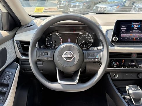 Used 2023 Nissan Rogue SV AWD/4WD image 13