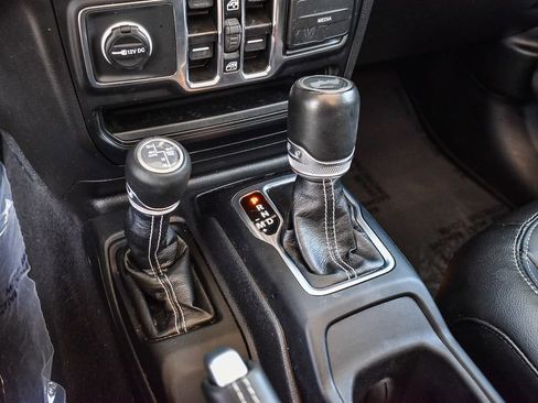 Used 2023 Jeep Wrangler Unlimited Sahara image 19