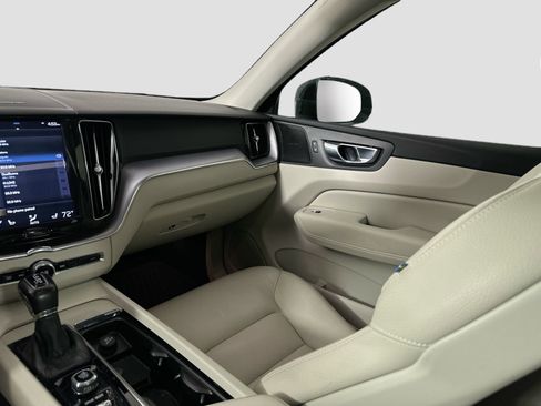 Used 2020 Volvo XC60 T6 Momentum w/ Protection Package Premier image 26