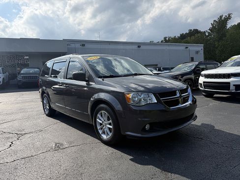 Used 2018 Dodge Grand Caravan SXT FWD image 21