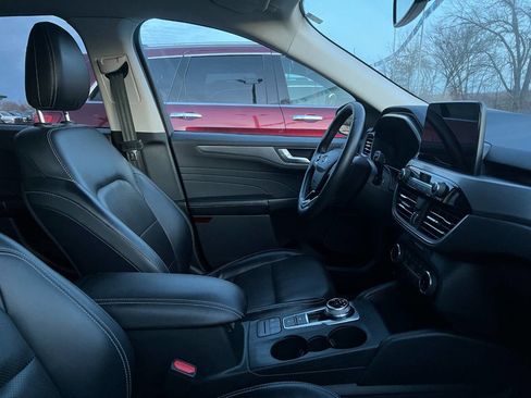 Used 2022 Ford Escape Titanium image 9