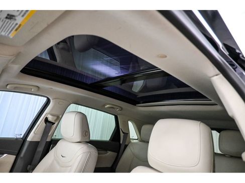 Certified 2022 Cadillac XT5 Premium Luxury FWD image 38