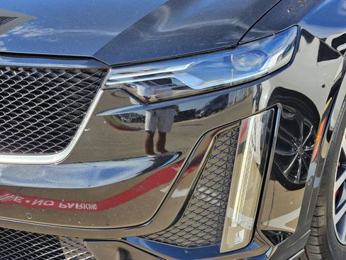 Certified 2022 Cadillac XT6 Sport w/ Technology Package AWD/4WD image 10