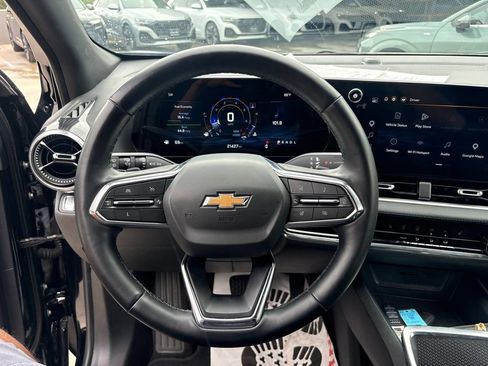 Used 2025 Chevrolet Equinox LT FWD image 24