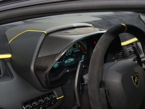 Used 2019 Lamborghini Aventador SVJ AWD/4WD image 33