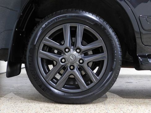 Used 2013 Lexus LX 570 4WD w/ Luxury Pkg w/Pre-crash image 98