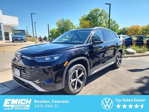 New 2025 Volkswagen Tiguan SE image 1