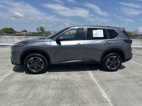 Used 2024 Nissan Rogue SV image 15