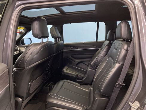 Used 2024 Jeep Grand Cherokee L Limited w/ Luxury Tech Group II image 28