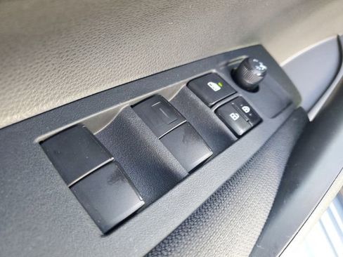 Used 2020 Toyota Corolla LE image 20